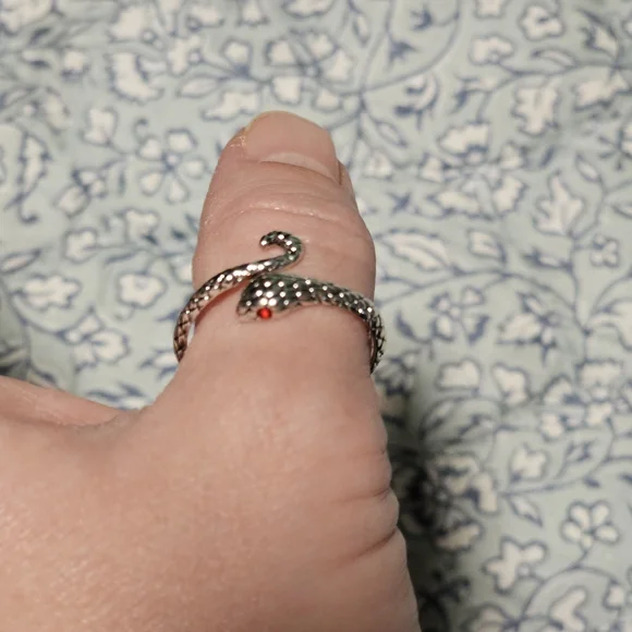 Silver Rings Collection - Picture 5 of 9